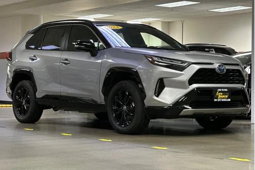 2023 Toyota RAV4 Hybrid SE