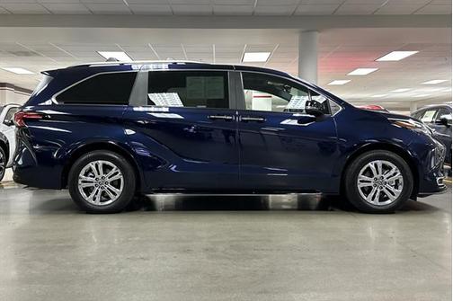 2024 Toyota Sienna Platinum 7 Passenger
