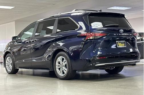 2024 Toyota Sienna Platinum 7 Passenger