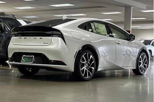 2025 Toyota Prius L