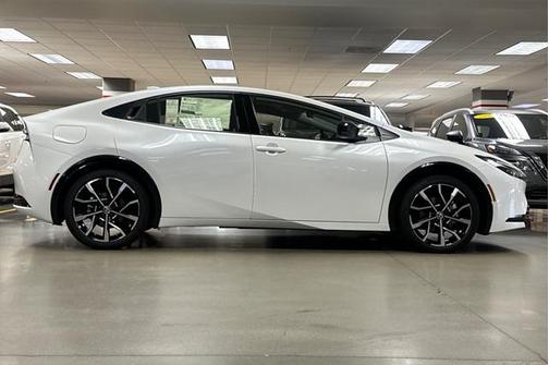 2025 Toyota Prius L