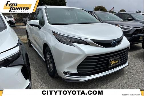 2024 Toyota Sienna XLE 8 Passenger