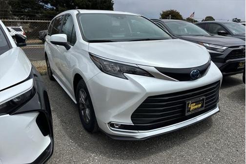 2024 Toyota Sienna XLE 8 Passenger