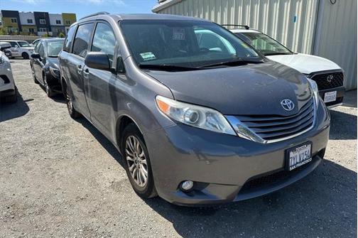 2017 Toyota Sienna XLE