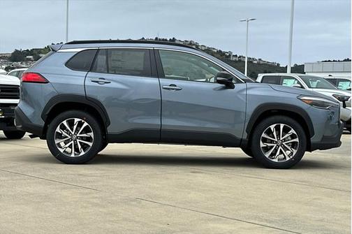 2025 Toyota Corolla Cross XLE