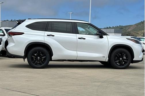 2025 Toyota Highlander Hybrid XLE