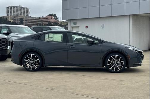 2025 Toyota Prius L