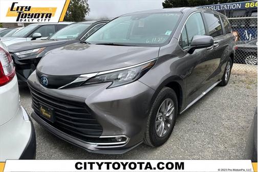 2024 Toyota Sienna XLE 8 Passenger
