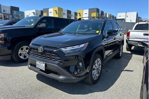 2023 Toyota RAV4 XLE Premium