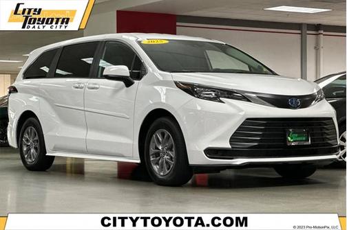 2025 Toyota Sienna LE