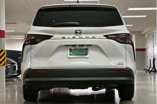 2024 Toyota Sienna XLE 8 Passenger