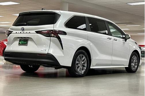 2024 Toyota Sienna XLE 8 Passenger