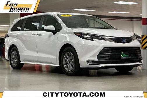 2024 Toyota Sienna XLE 8 Passenger