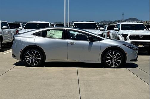 2025 Toyota Prius L