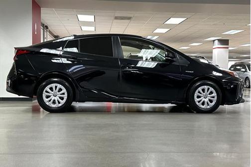 2022 Toyota Prius LE