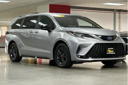 2024 Toyota Sienna XSE 7 Passenger