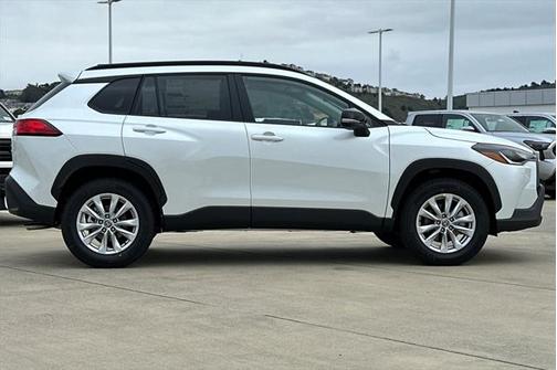 2025 Toyota Corolla Cross LE