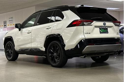 2022 Toyota RAV4 Hybrid SE