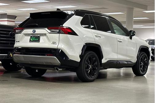 2022 Toyota RAV4 Hybrid SE
