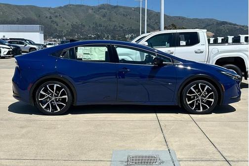 2025 Toyota Prius L