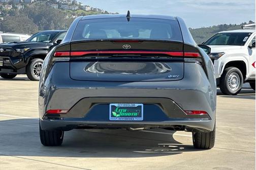 2025 Toyota Prius XLE