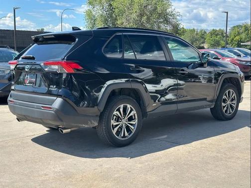 2022 Toyota RAV4 Hybrid XLE Premium