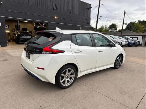 2022 Nissan Leaf SV