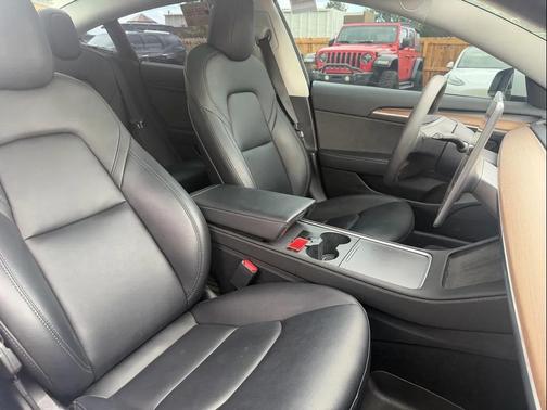 Pearl White Multi-Coat 2023 Tesla Model 3 Standard Range