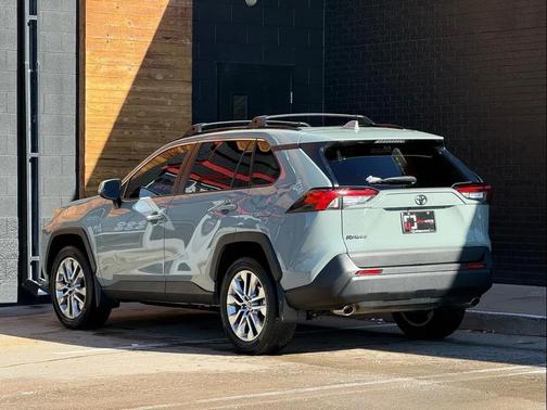 2020 Toyota RAV4 XLE Premium
