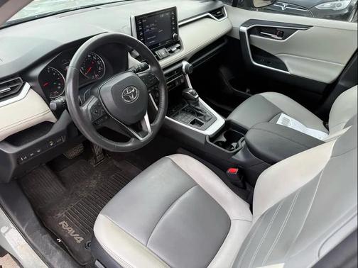 2020 Toyota RAV4 XLE Premium