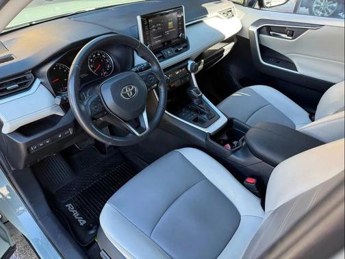 2020 Toyota RAV4 XLE Premium