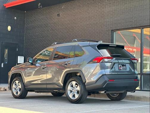 2022 Toyota RAV4 Hybrid LE