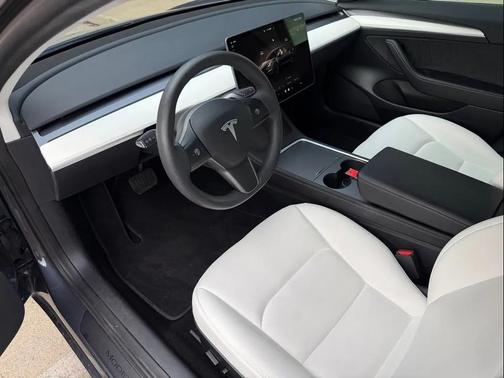 Gray 2022 Tesla Model 3 Long Range