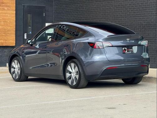 2022 Tesla Model Y Long Range Dual Motor All-Wheel Drive