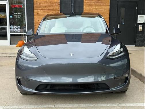 2022 Tesla Model Y Long Range Dual Motor All-Wheel Drive