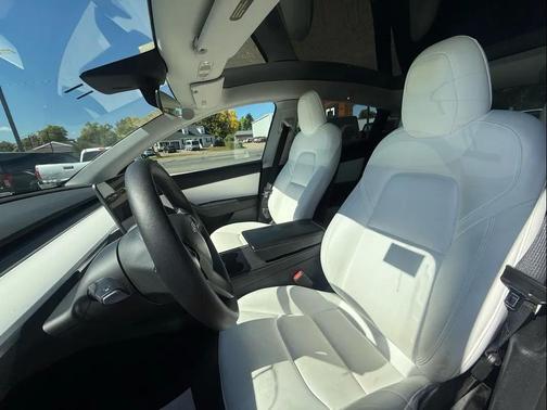 2022 Tesla Model Y Long Range Dual Motor All-Wheel Drive