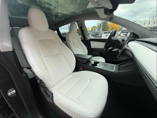 2022 Tesla Model Y Long Range Dual Motor All-Wheel Drive