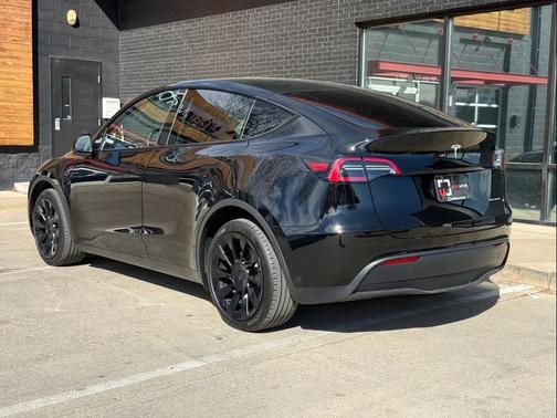 2024 Tesla Model Y Long Range Dual Motor All-Wheel Drive