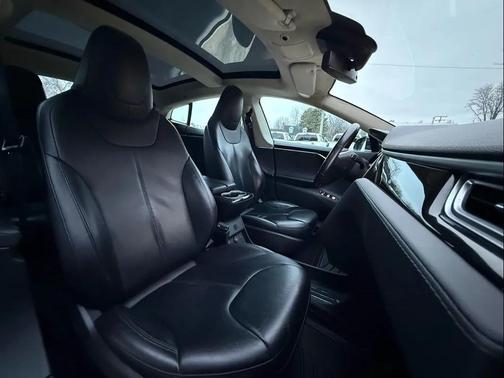 2015 Tesla Model S 70D