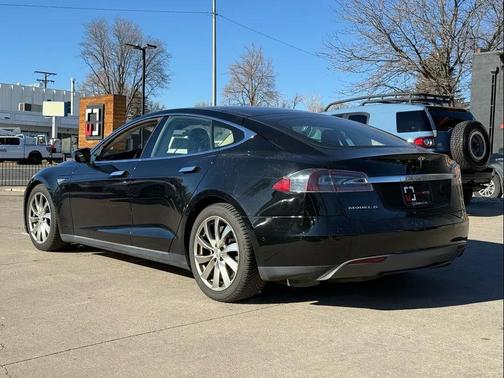 2015 Tesla Model S 70D