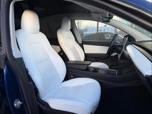 2022 Tesla Model Y Long Range Dual Motor All-Wheel Drive