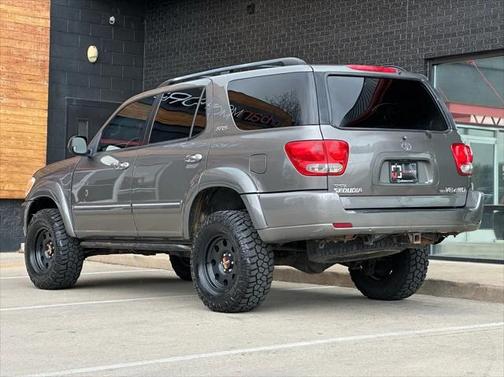 2005 Toyota Sequoia SR5