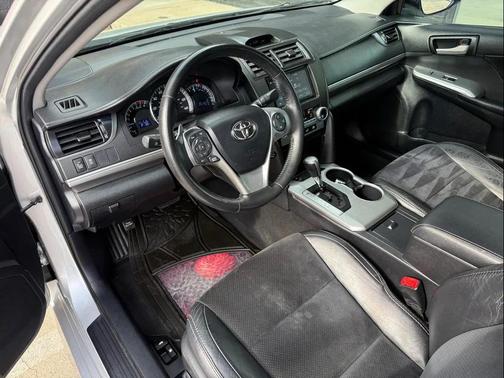 Silver 2013 Toyota Camry SE