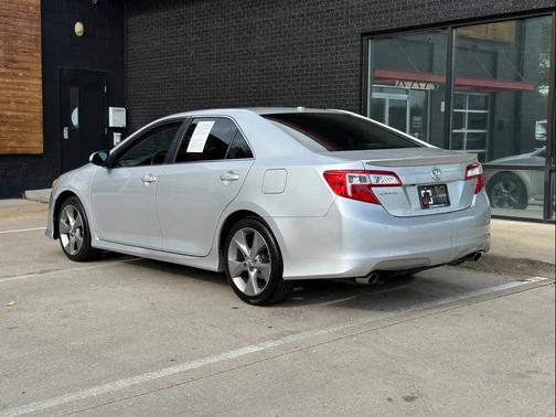Silver 2013 Toyota Camry SE