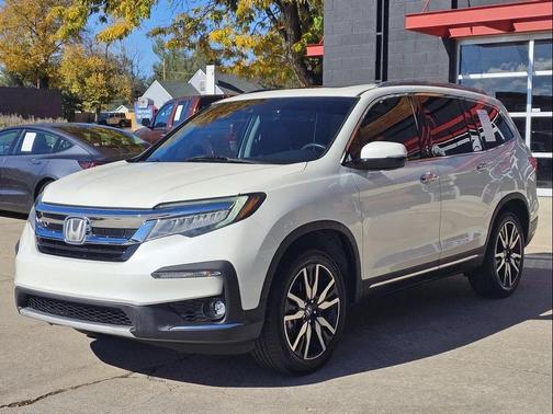 White 2019 Honda Pilot Elite