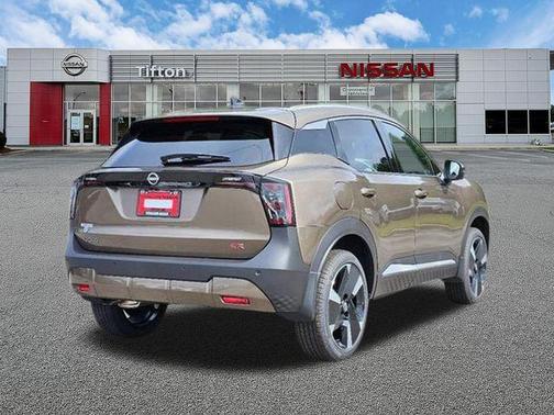 Canyon Bronze M 2026 Nissan Kicks SR
