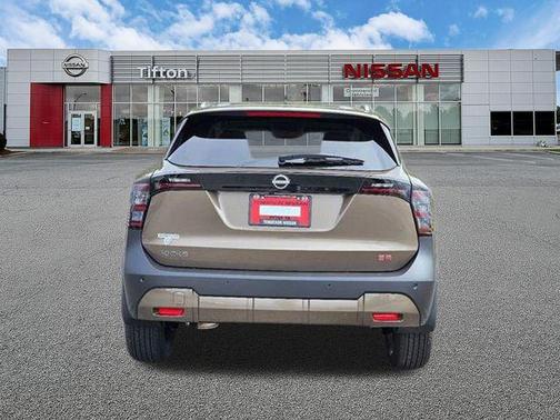 Canyon Bronze M 2026 Nissan Kicks SR