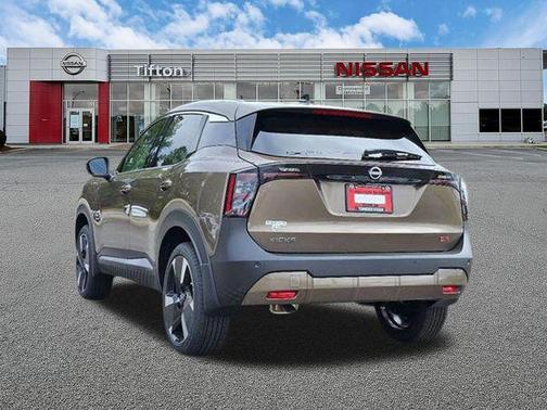 Canyon Bronze M 2026 Nissan Kicks SR