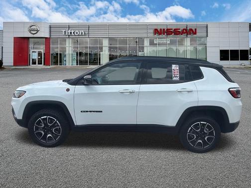 Bright White Clearcoat 2025 Jeep Compass Trailhawk