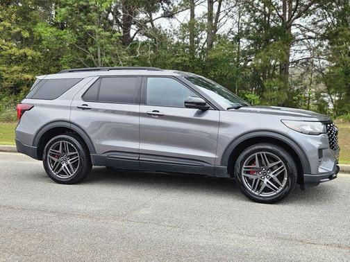 Gray Metallic 2025 Ford Explorer ST-Line